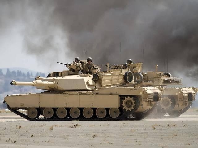 M1A2艾布拉姆斯VS99A主战坦克：谁才是真正的陆战之王？