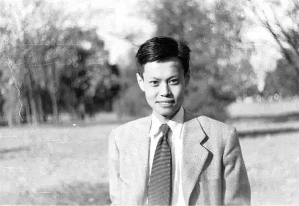 物理学泰斗杨振宁相信存在造物主？逐句解析大师原话