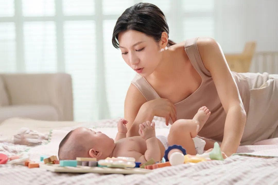 医生：婴儿不停哭闹且蜷腿，很可能是“肠绞痛”！家长：如何解决？