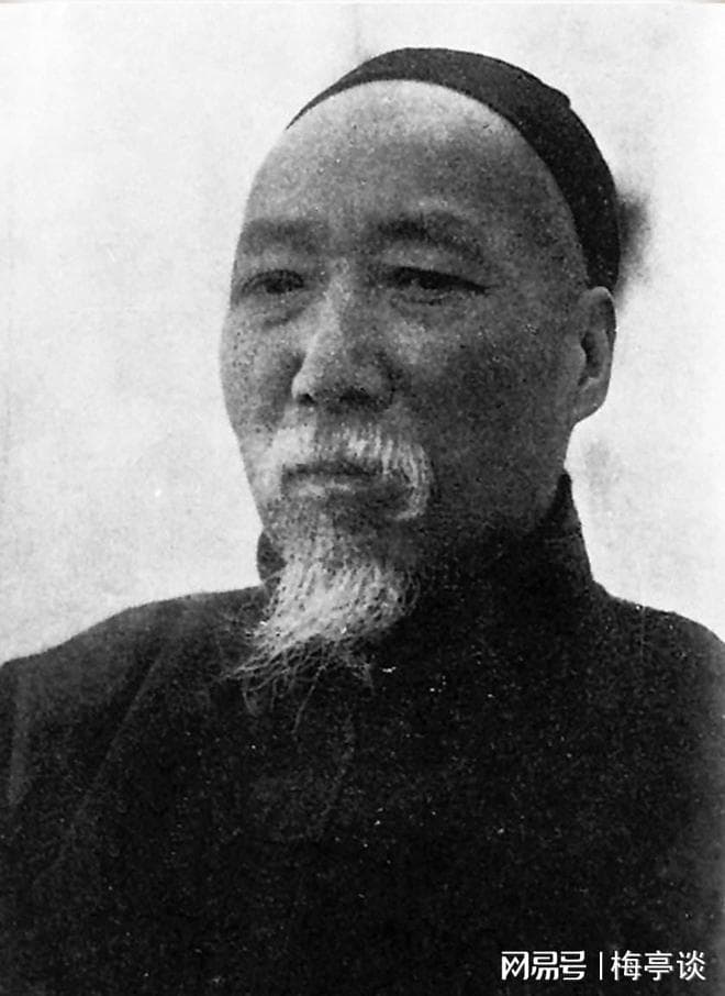 北洋一将军学习阿古柏，祸害新疆，省长杨增新不动一兵，竟能平息