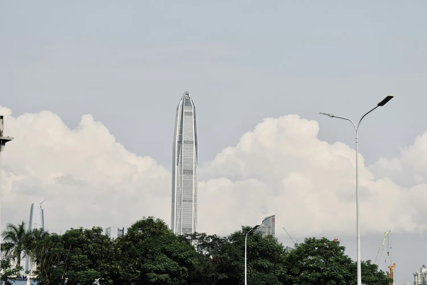 南宁冬日自驾游：南宁塔俯瞰城市，德天瀑布感受自然