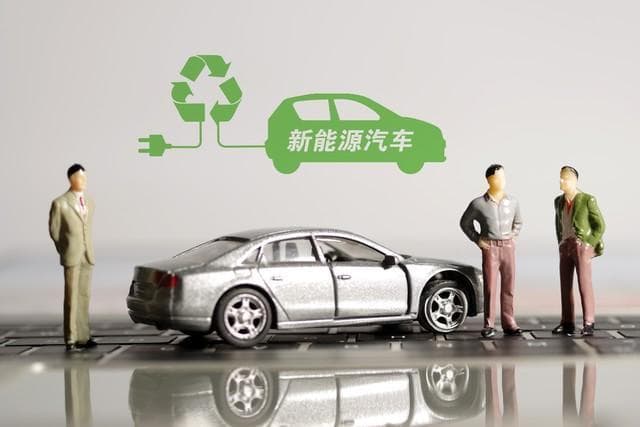 谨慎购车：避开未来贬值的燃油车陷阱