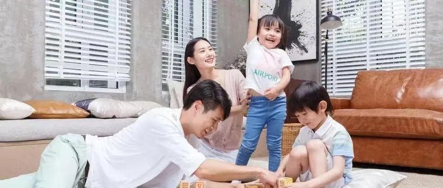 二孩家庭如何做到一碗水端平？多方建议助力家长平衡关爱