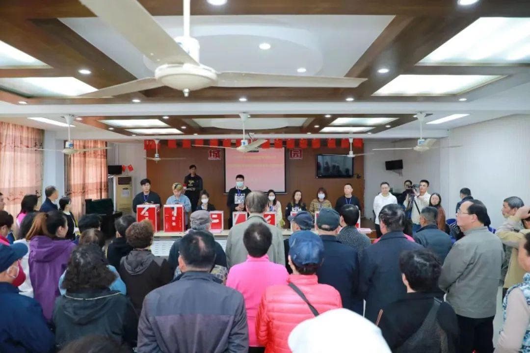 小区修改停车方案？生效与否，居民说了算→