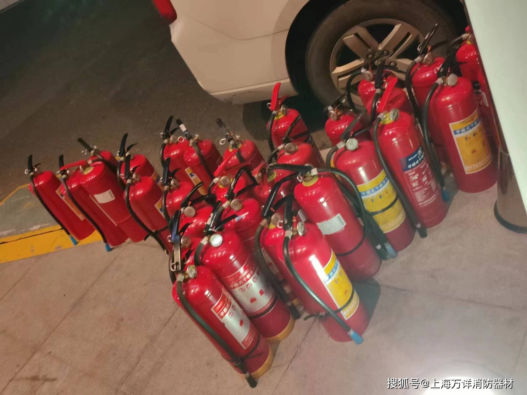 上海手提式干粉灭火器灭火的基本原理
