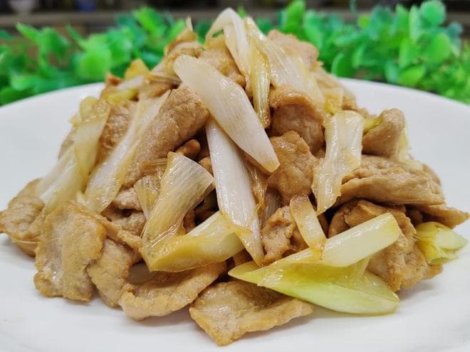 葱爆肉的做法：肉嫩葱脆，清香味美，原来如此简单