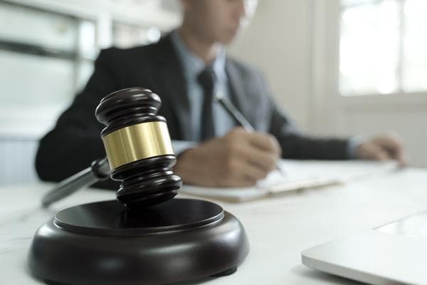 机动车逆行交通违法：扣分与罚款标准解析