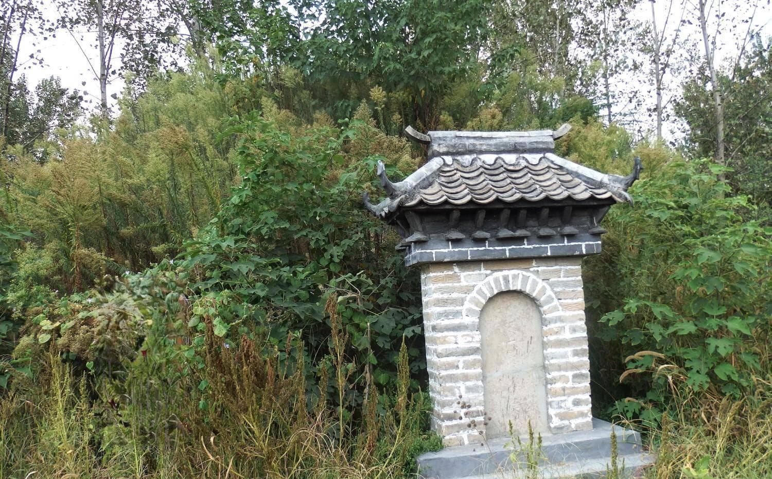 三国时期徐庶母亲的墓在许昌， 徐庶进曹营为何一言不发？