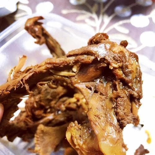 香辣鸭锁骨的做法（美味不可挡，让你爱上厨房的香辣鸭锁骨）