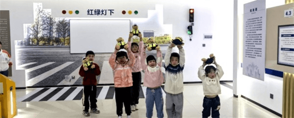湖南城步：交通安全教育从娃娃抓起