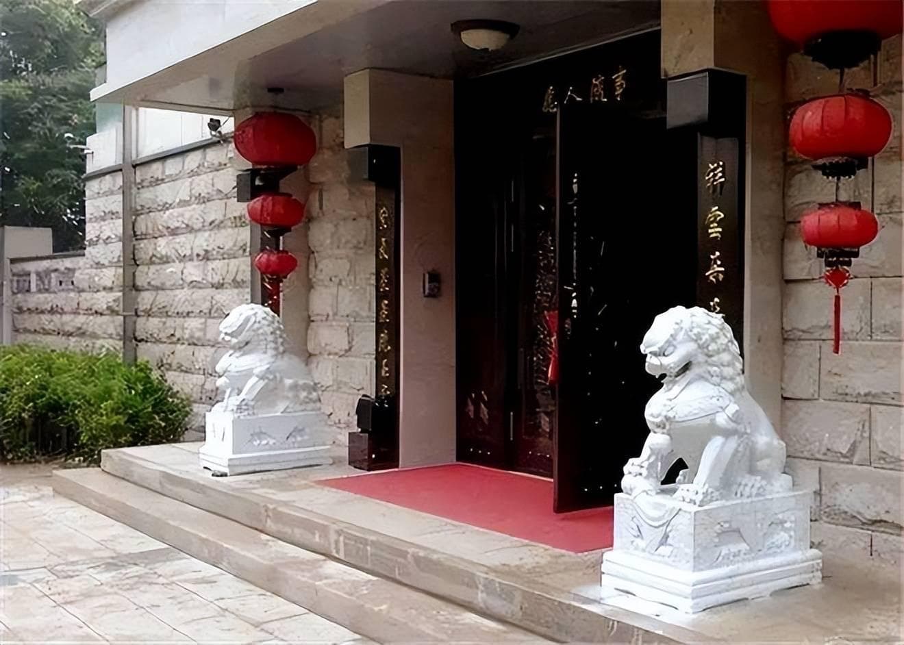 住宅门前摆放石狮子有什么讲究？有何寓意？