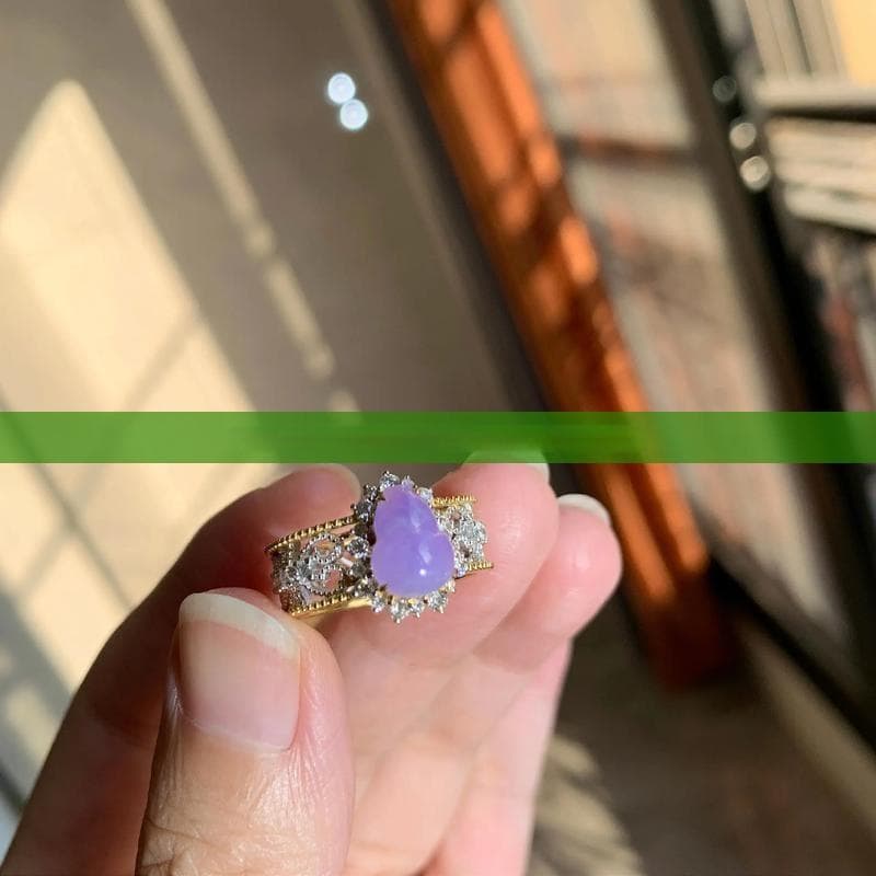 搭配指南：翡翠手镯与其它饰品的完美叠戴艺术