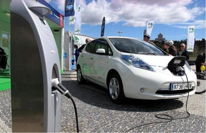 政府公务用车为何还用燃油车？成本、基础设施与特殊需求是关键考量因素
