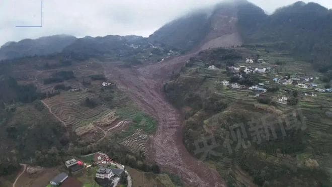 突发山体滑坡如何应对？DeepSeek详解安全避险指南