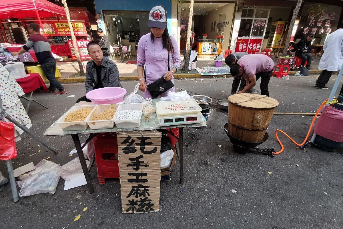 摆摊是试错成本更低的创业吗？揭示低成本创业的真实面貌！