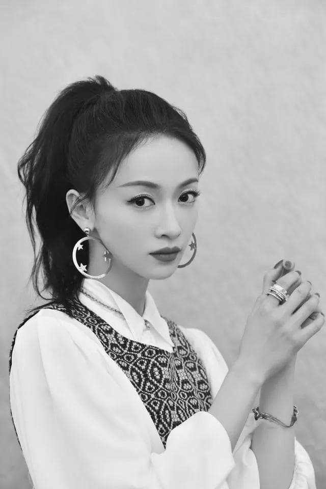 “冷面”周也变“甜心”：李冰冰的公关策略让人刮目相看