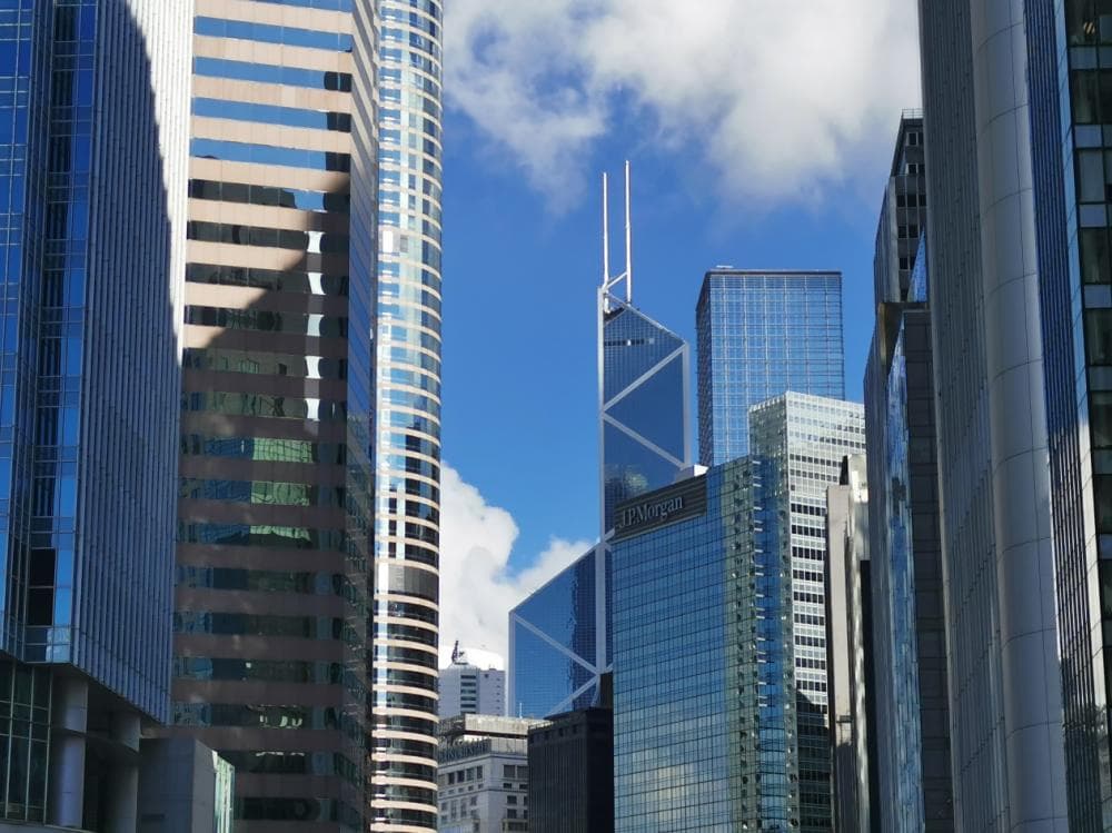 互联网泡沫25周年：AI投资热潮是否重蹈覆辙？