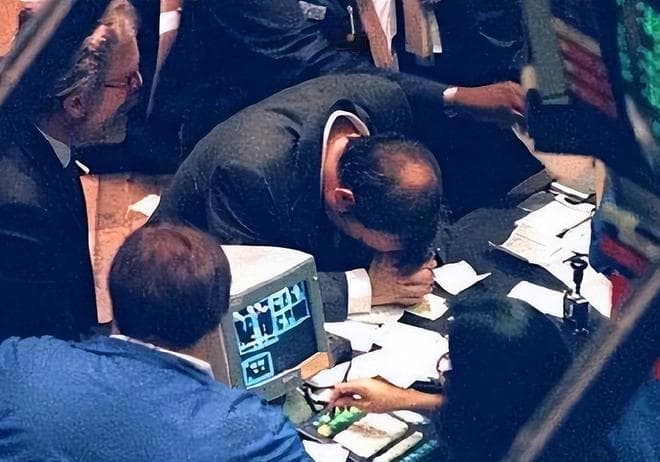 “保不住香港，我们以死谢罪！”，解密惊心动魄的香港经济保卫战
