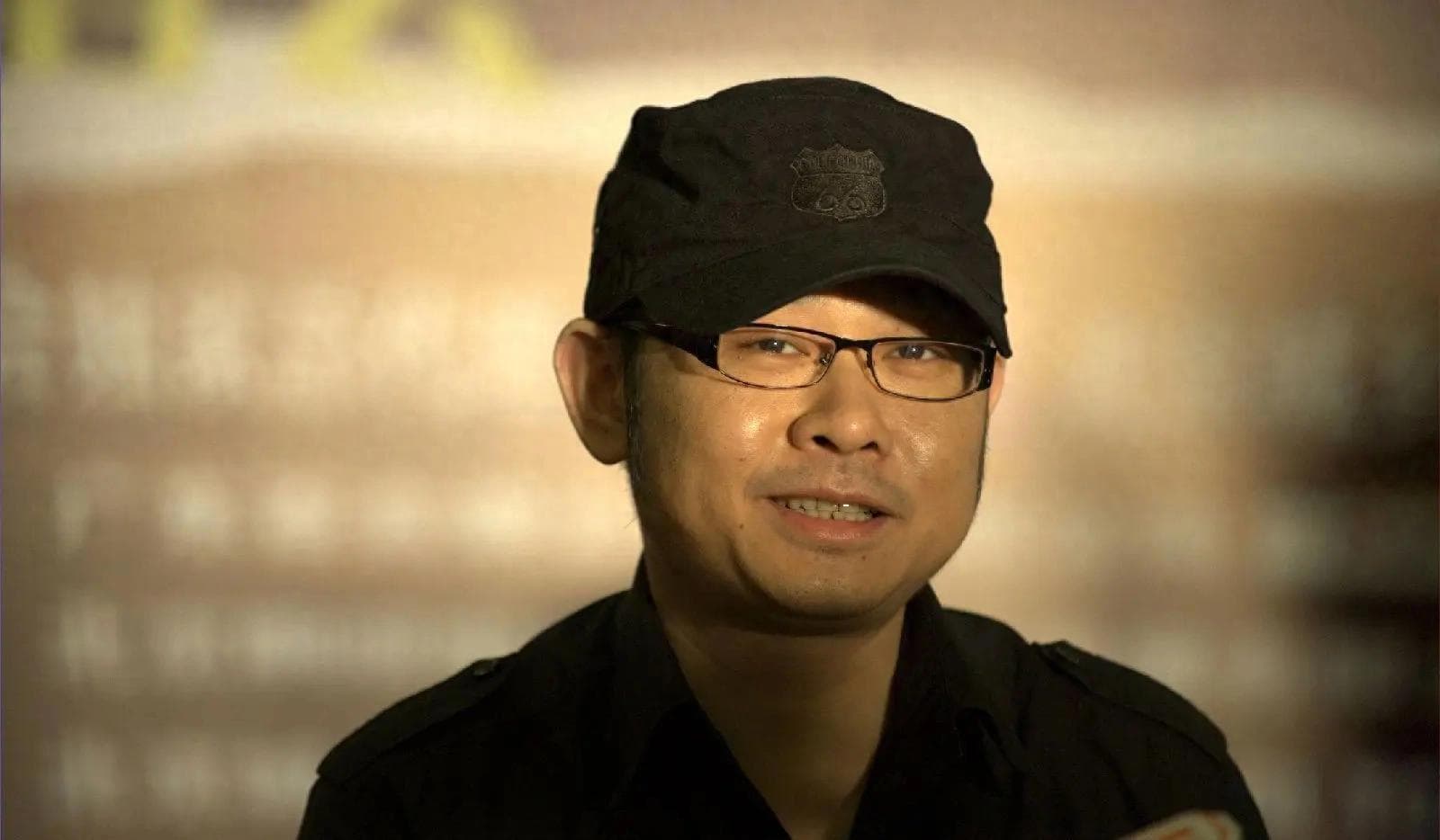 刀郎新身份刚亮相，新歌就引起轩然大波！香港大公报整版头条报道