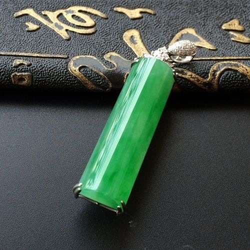 翡翠价值评估全解析：从品质到价格，教你如何精准识别高价值翡翠