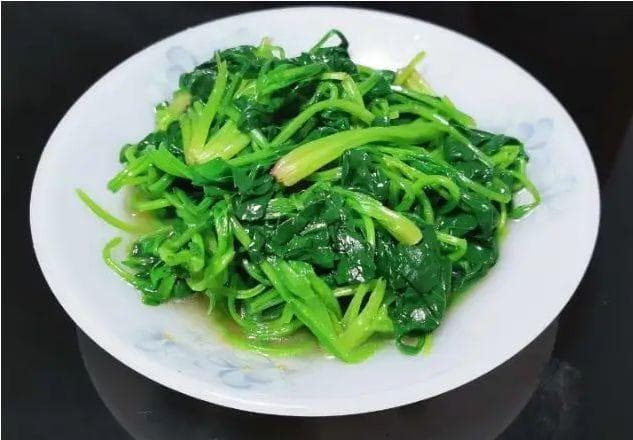 补血又美味：六种菠菜经典菜品制作详解