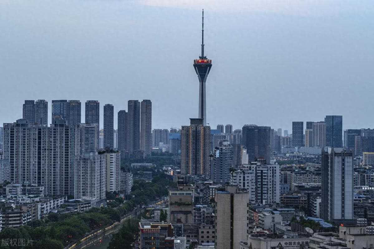 成都楼市现分化：天府新区房价跌至1.9万，高端项目备案价超10万