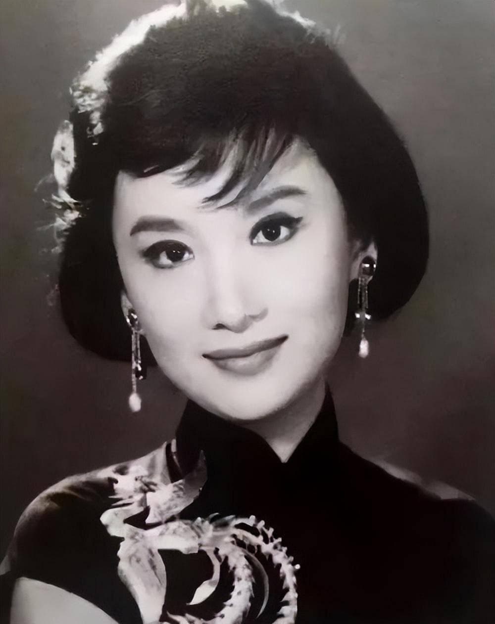 中国早期电影“女明星”：传统与现代化本身两个方向的压抑和诱惑