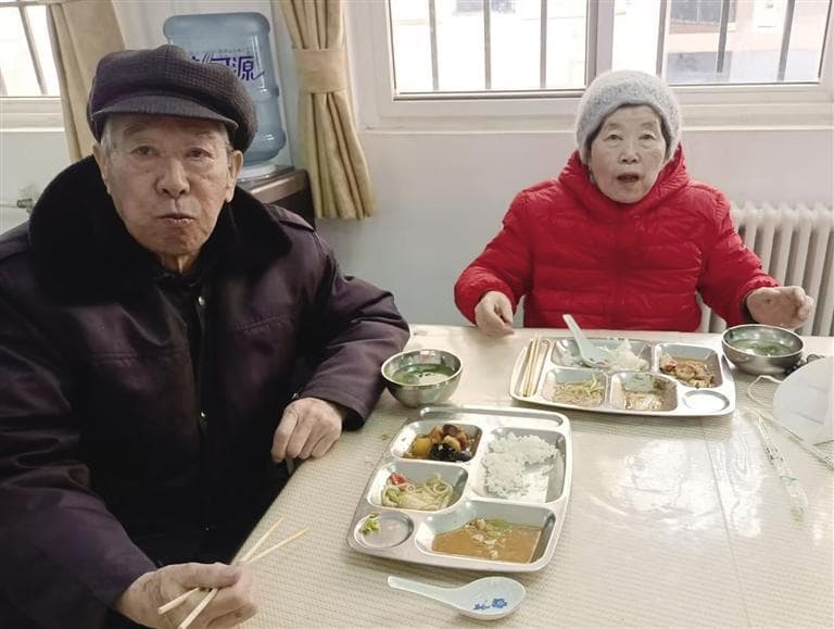 兰化25街区社区长者食堂点亮幸福晚年