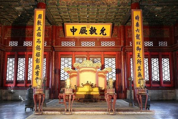 谋定而后动：《屯卦》六三爻“虞”字的历史镜鉴与创业启示
