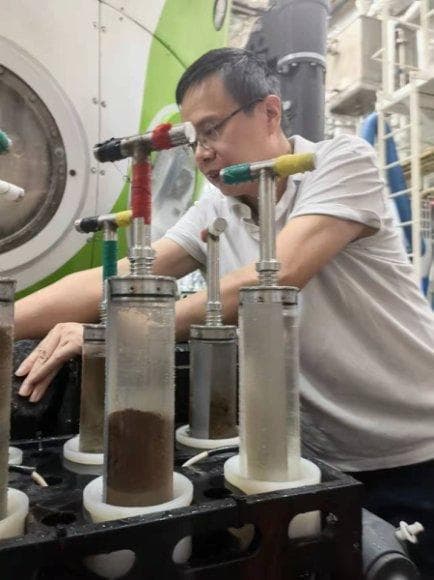 中国科学家绘制首个海洋最深生态系统图 深渊生命研究实现国际领跑