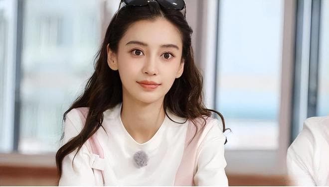 Angelababy直播间回应职业生涯低谷期，疯马秀争议再引关注