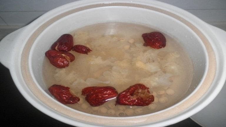 百合莲子红枣汤的功效与作用、禁忌和食用方法