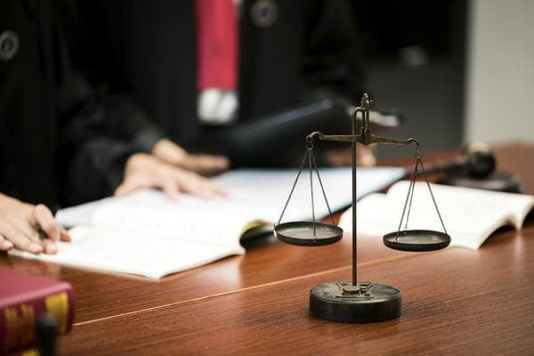 面试法务专员：公司法务专员职位面试问题预测与答案解析