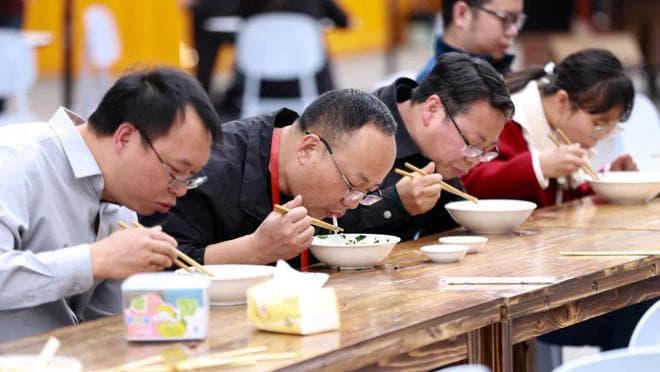 来黄果树，当然要开启一场地道美食之旅