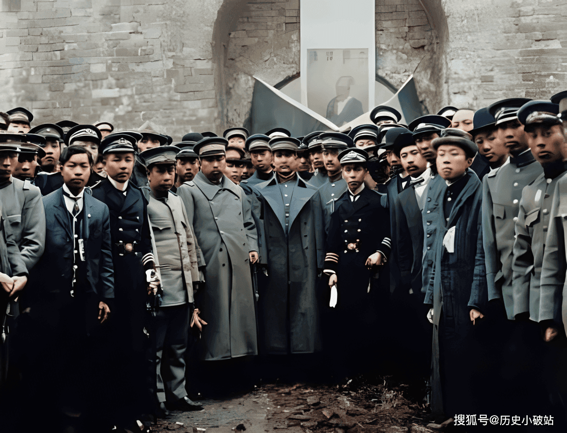 民国上色老照片：处死趁革命时的盗贼；孙中山携南京官员祭明孝陵