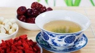 莓茶：是茶还是茶叶？详解其种类与适宜人群，以及六类不宜饮用者