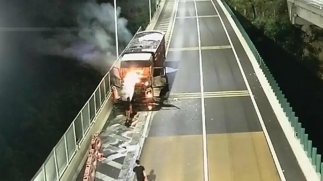 交警提示：夏季高温行车安全指南