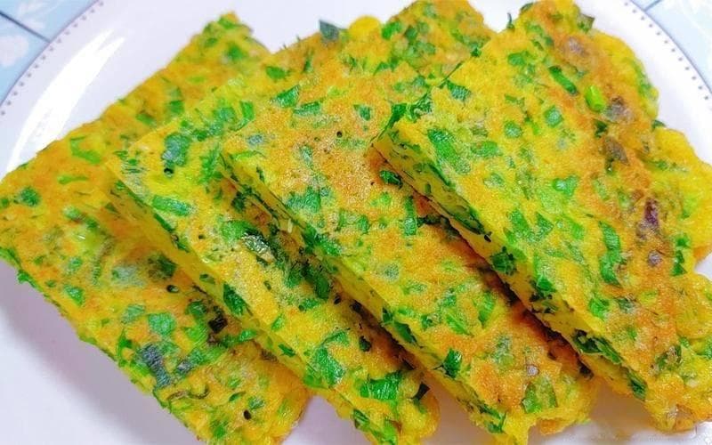 韭菜鸡蛋饼制作教程：金黄酥脆，香气四溢，简单美味