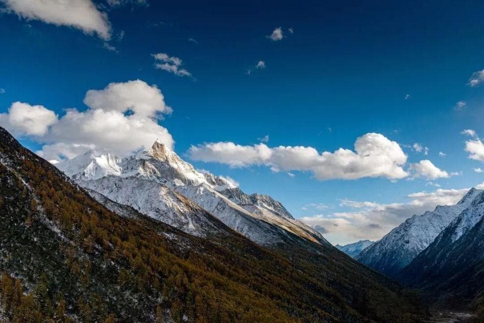 四姑娘山：四川第二高峰，东方阿尔卑斯山的壮丽景观