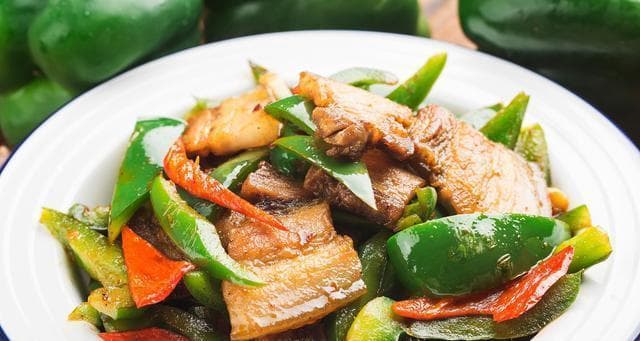 午餐肉炒菜芯：简单易做的营养美味