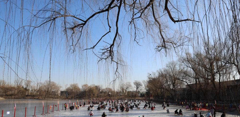 圆明园冰雪季今起开放，两大冰场让游客畅享冰上乐趣