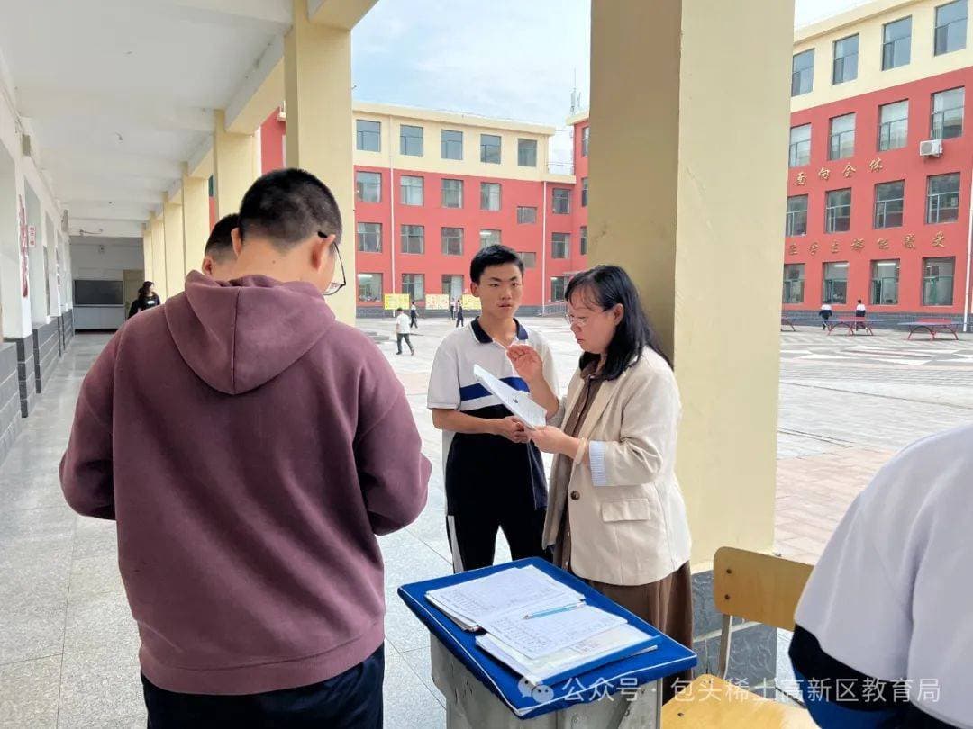 “摆摊式”辅导：共青中学的教学创新实践