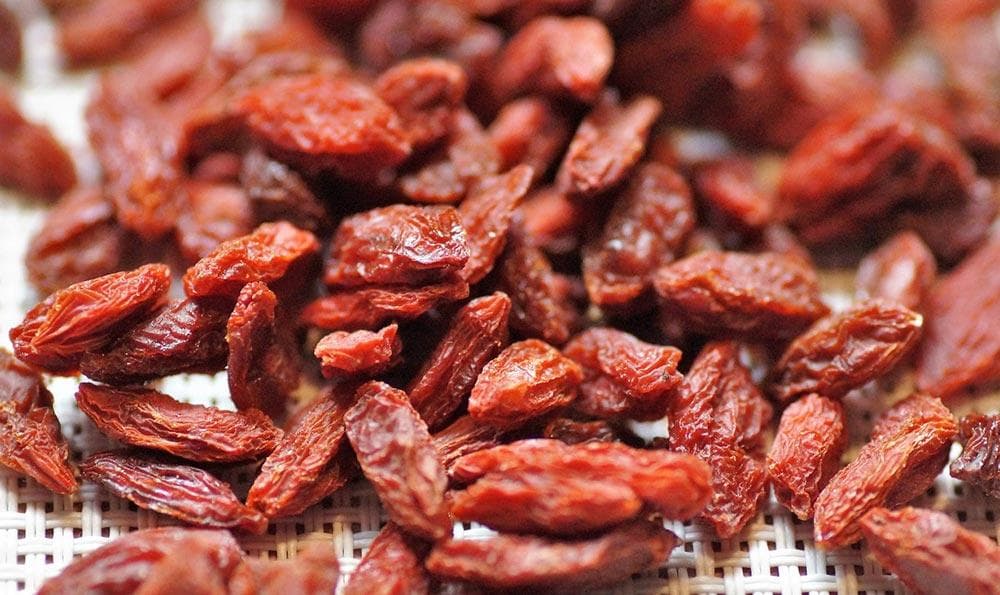 三道传统美食的热量与营养价值解析：焖面、糖醋带鱼和豆角焖面