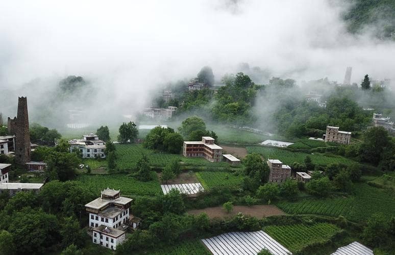 川西小环线5天自驾之旅：探寻仙境般的自然风光与人文韵味