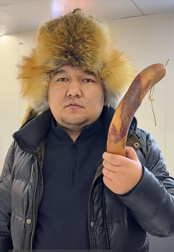 新疆的雪花开了·冬日新美食丨熏马肠满是草原和森林的味道