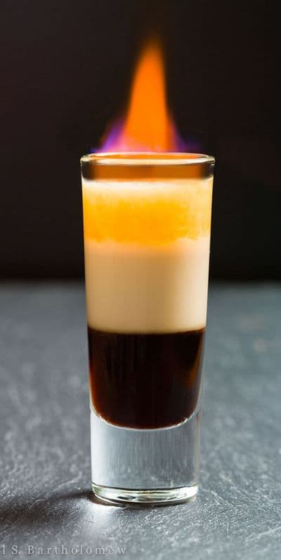 B52轰炸机鸡尾酒：一杯融合战争与浪漫的创意饮品