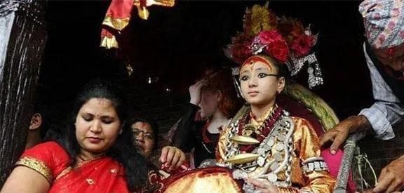 尼泊尔活女神：四岁上位地位尊崇，国王也要跪拜，卸任下场凄惨