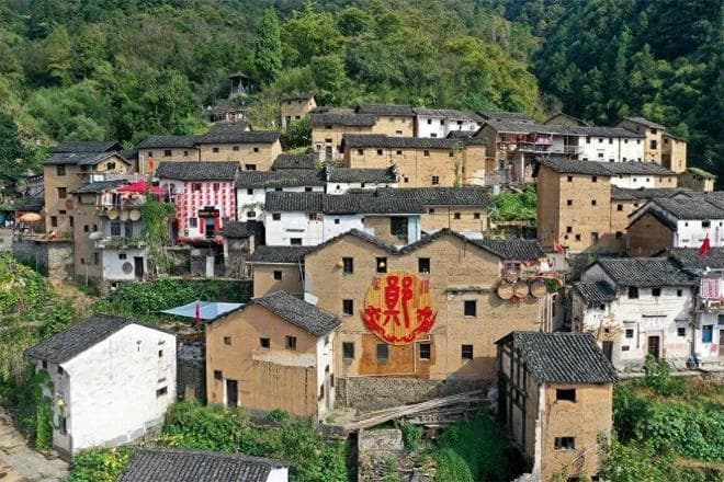 皖南深山里的“天空之城”：阳产村的晒秋与土楼