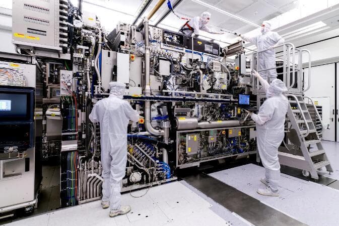 EUV光刻：半导体进阶的“拦路虎”，卡脖子难题如何破？