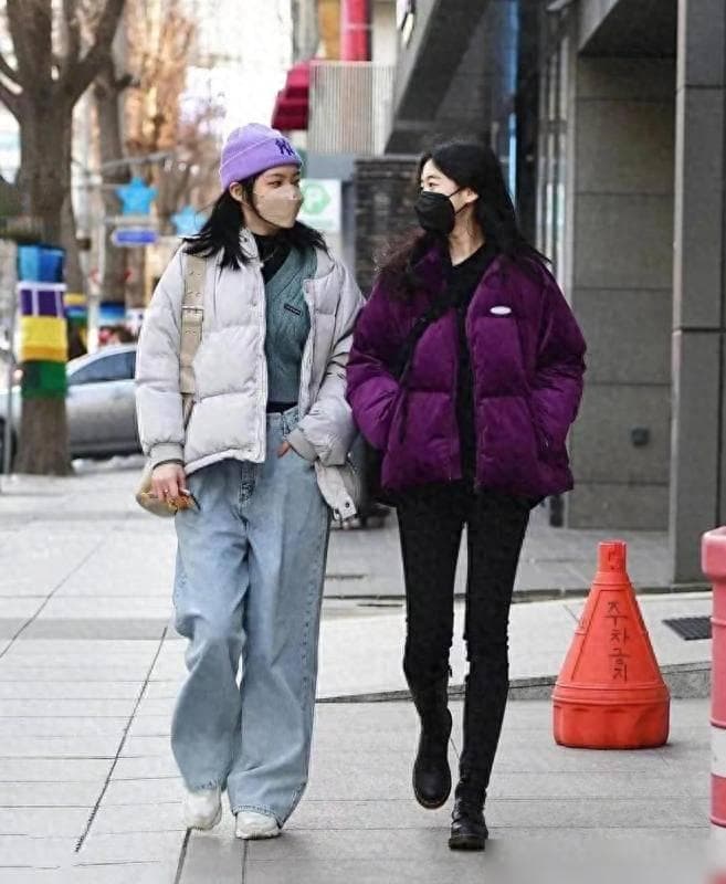 今年冬天流行“短羽绒服+长裤腿”穿搭，显高又洋气，小个子最爱